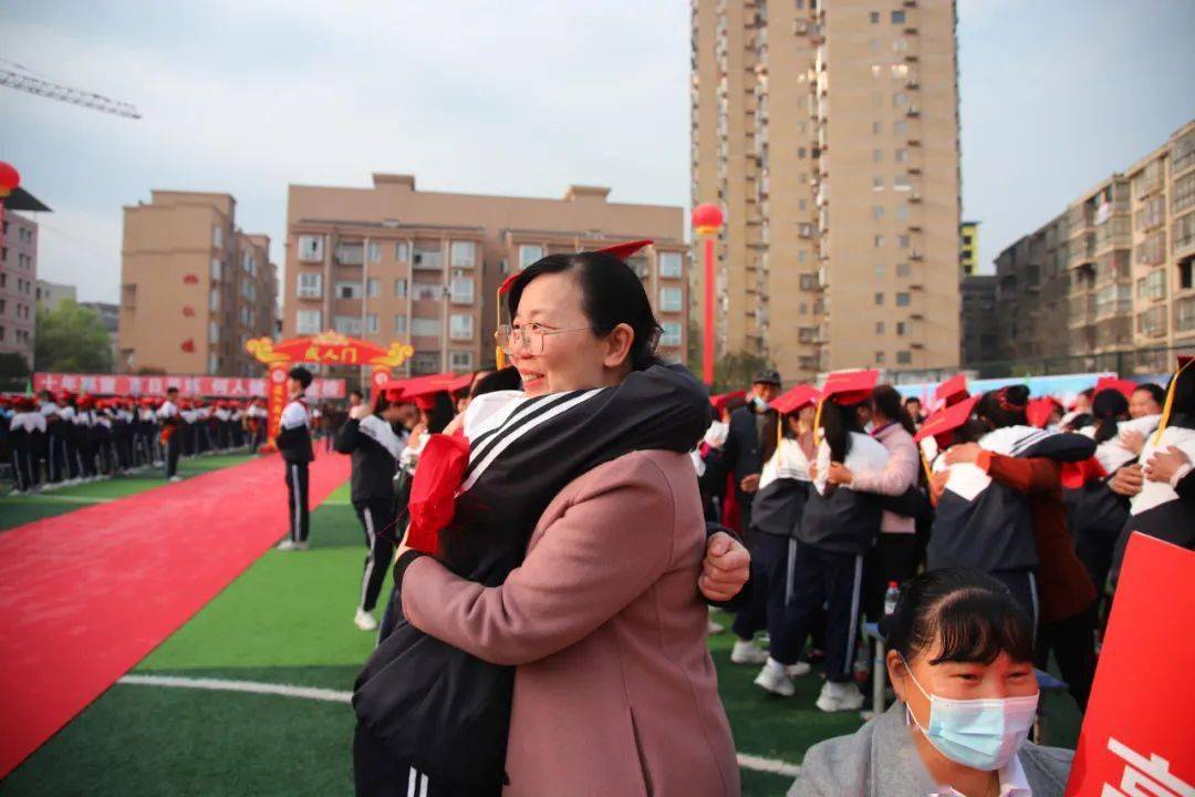 乘时代新风展鲲鹏之志丨记大竹县石河中学高2018级十八岁成人礼