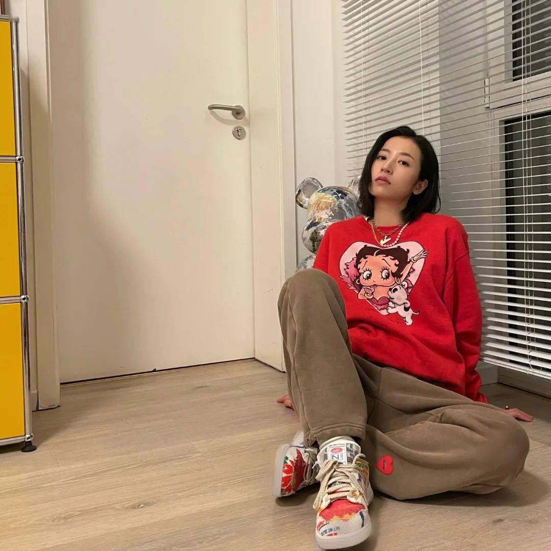 周雨彤上脚,还没上市已涨价预警!_nike