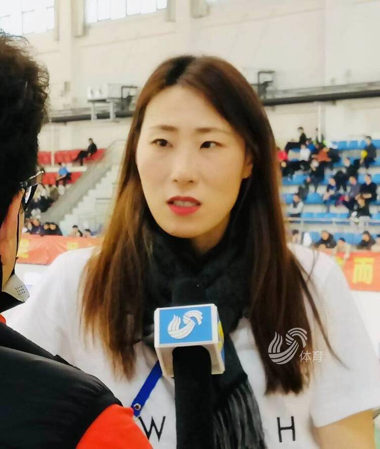 田径名将黄潇潇现身全国室内田径邀请赛华北赛区比赛现场_山东