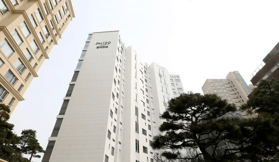 洞的"the penthouse清潭(ph129)"(见照片),该小区高层公寓顶楼实用