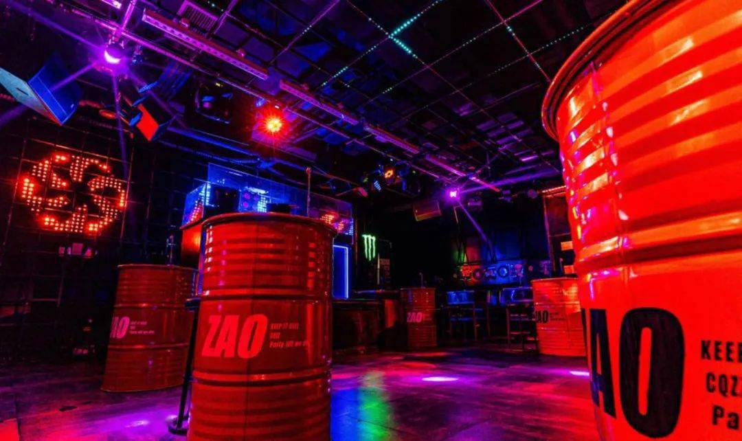 图源大众点评它号称是九街最赛博朋克的club,dj现场打碟,还有不定期的