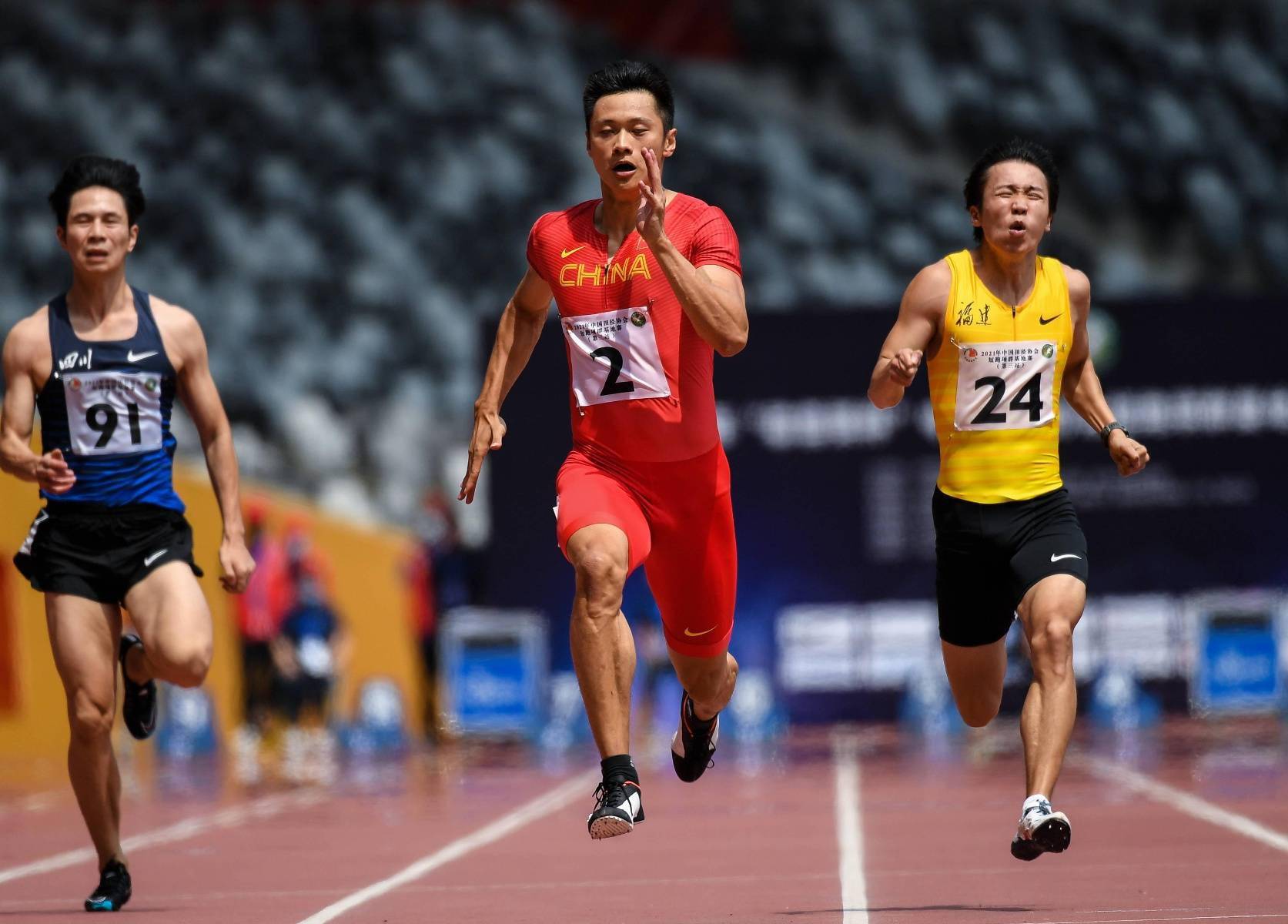 田径谢震业获短跑项群基地赛男子100米第二名