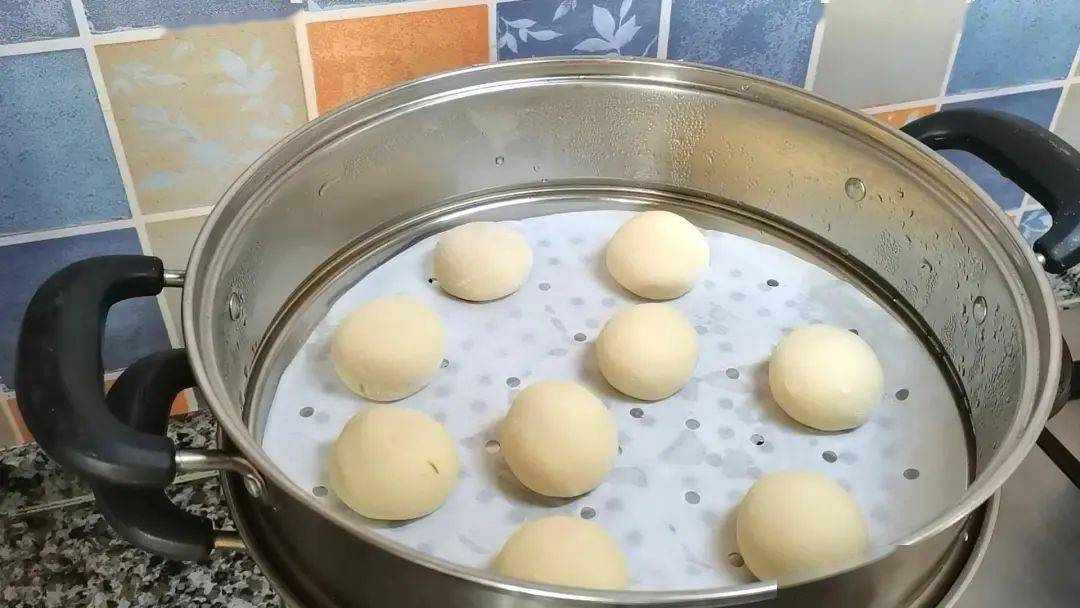 在家怎么做豆沙包子 5988ea5be4f4459d840378225d2686af.jpeg