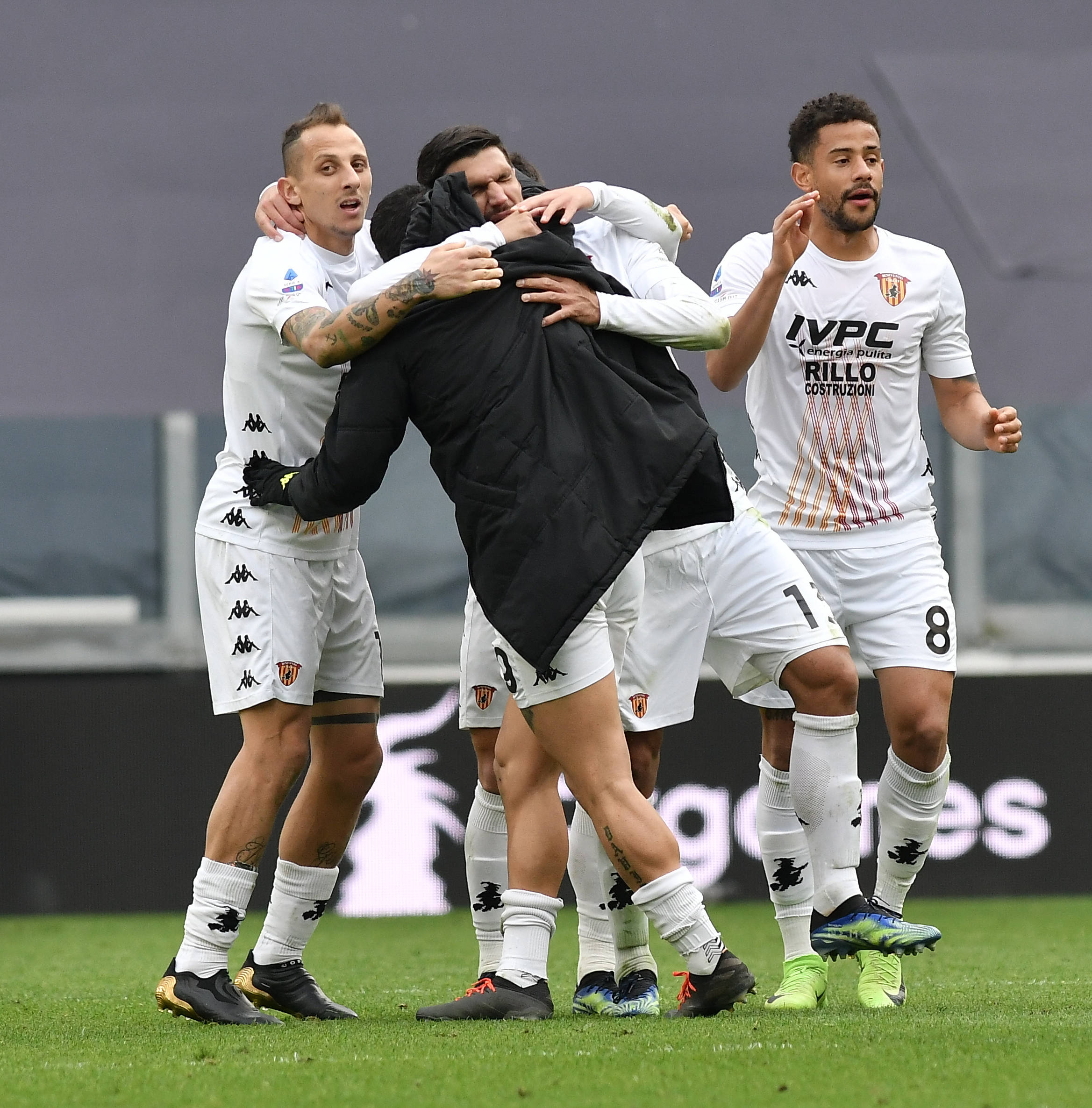 足球——意甲:尤文图斯不敌贝内文托