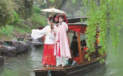Festival Lishan, Aneka Bunga Mekar di Tepian Sungai Yangtze-Image-2