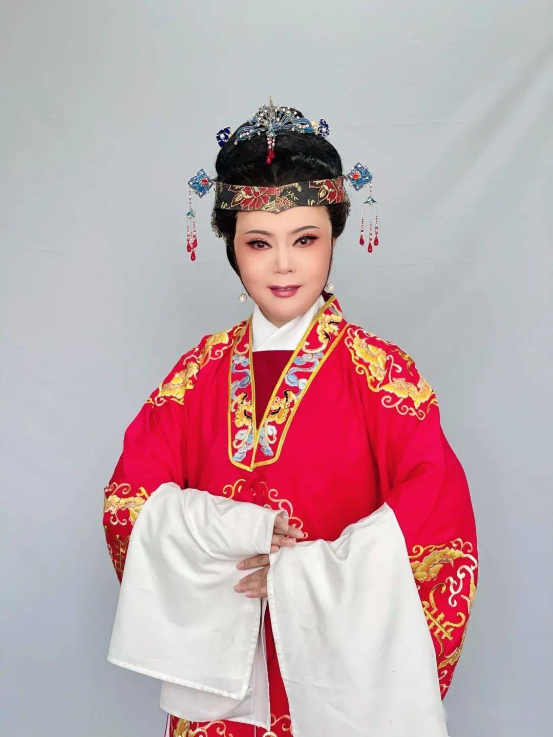越剧 《胭脂 》剧情简介牛医卞三之女胭脂,邂逅书生鄂秋隼,产生爱慕之
