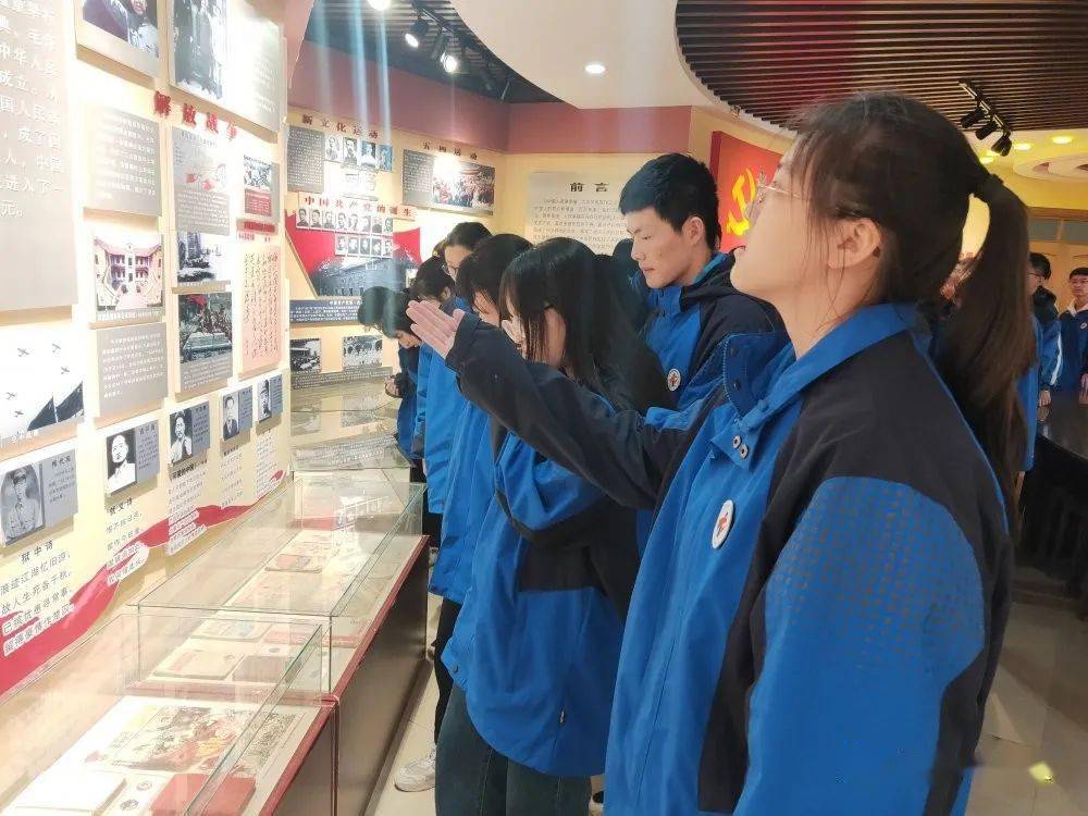 学习党史曲阜一中组织团员青年参观学习党史团史教育基地