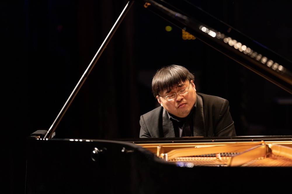 跟随陈韵劼的黑白琴键做一场斯克里亚宾的梦