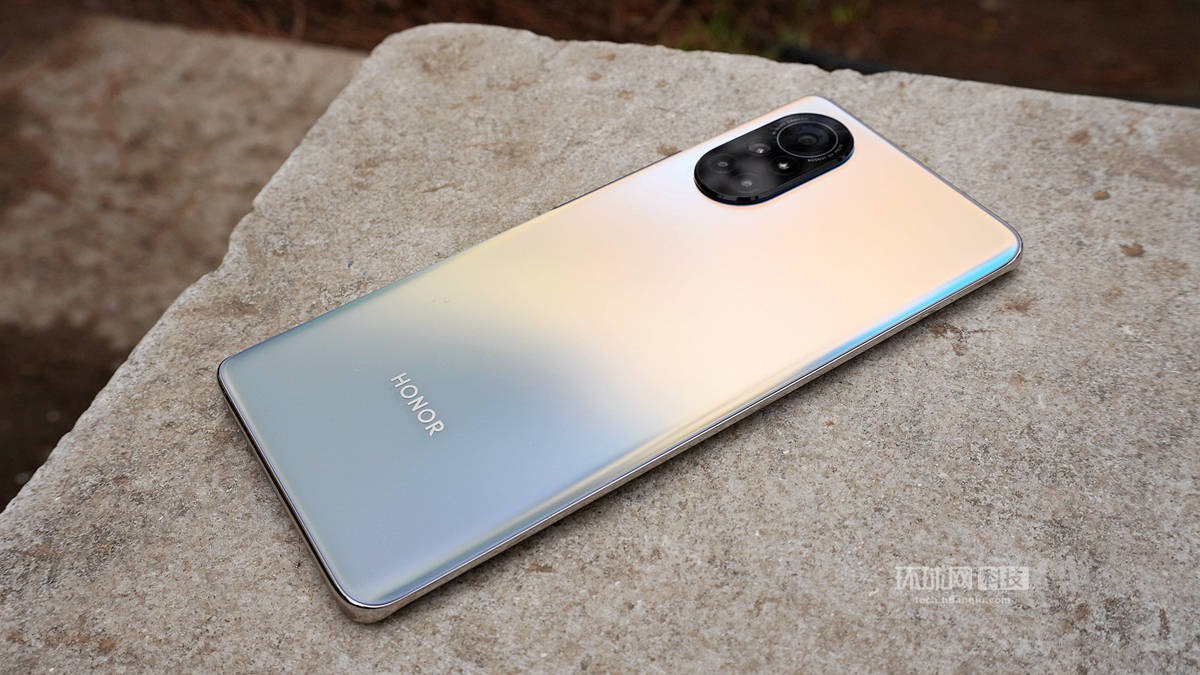 荣耀v40轻奢版太空银配色开箱:极具空间感的"幻变光影"_银色