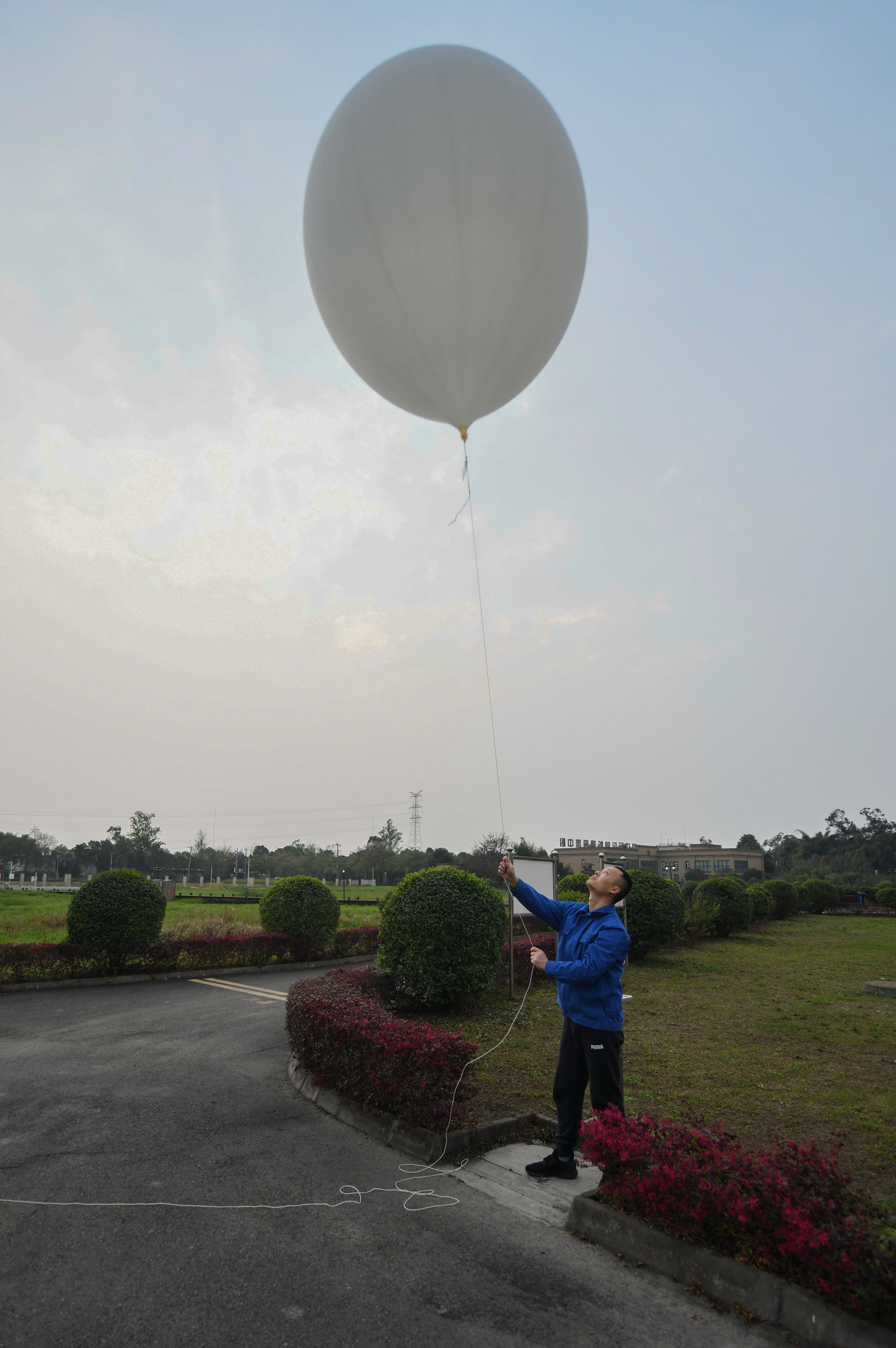 探空气球:3万米高空把脉天气