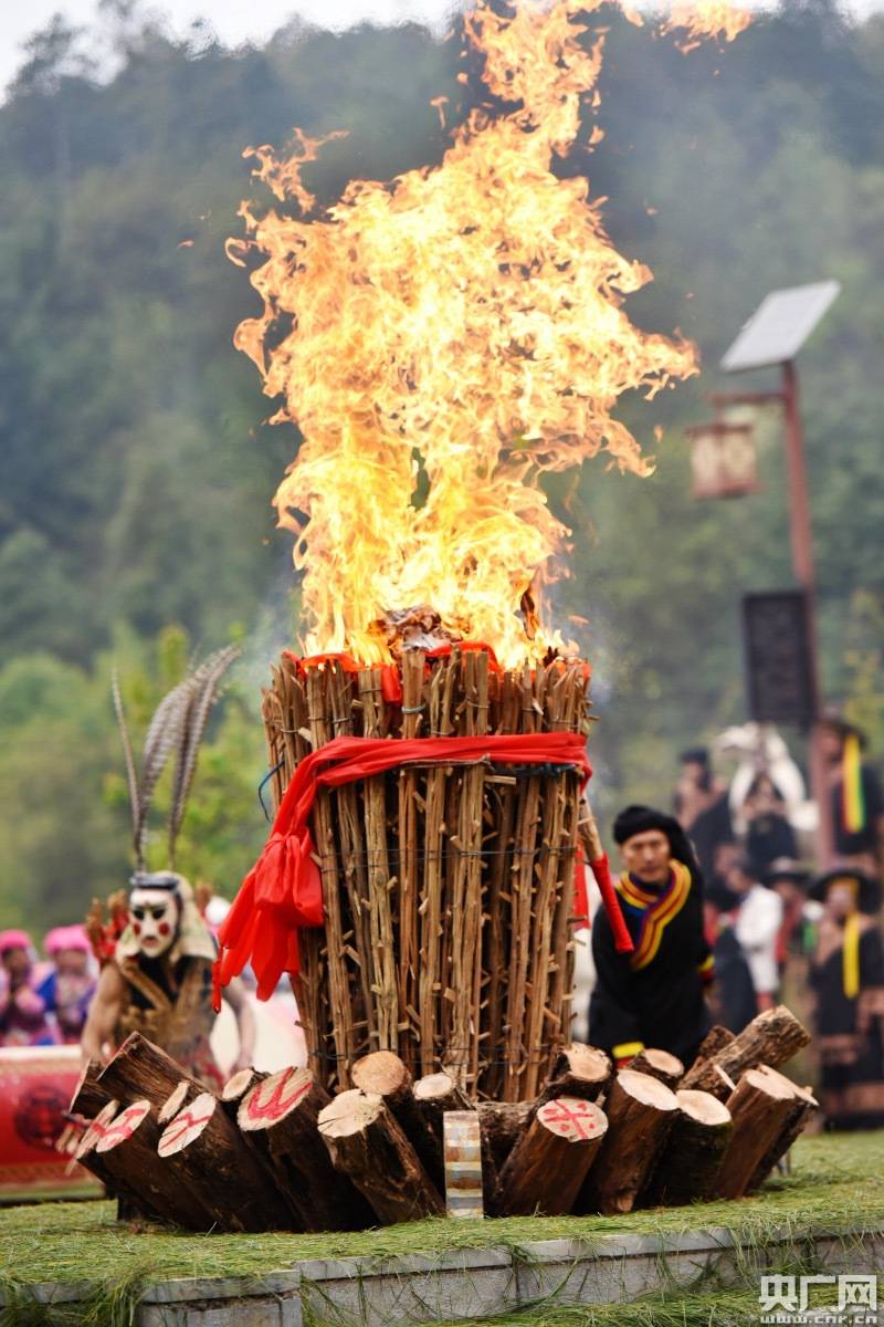 哀牢秘境中的神秘三笙 中国·双柏2021彝族虎文化节举行