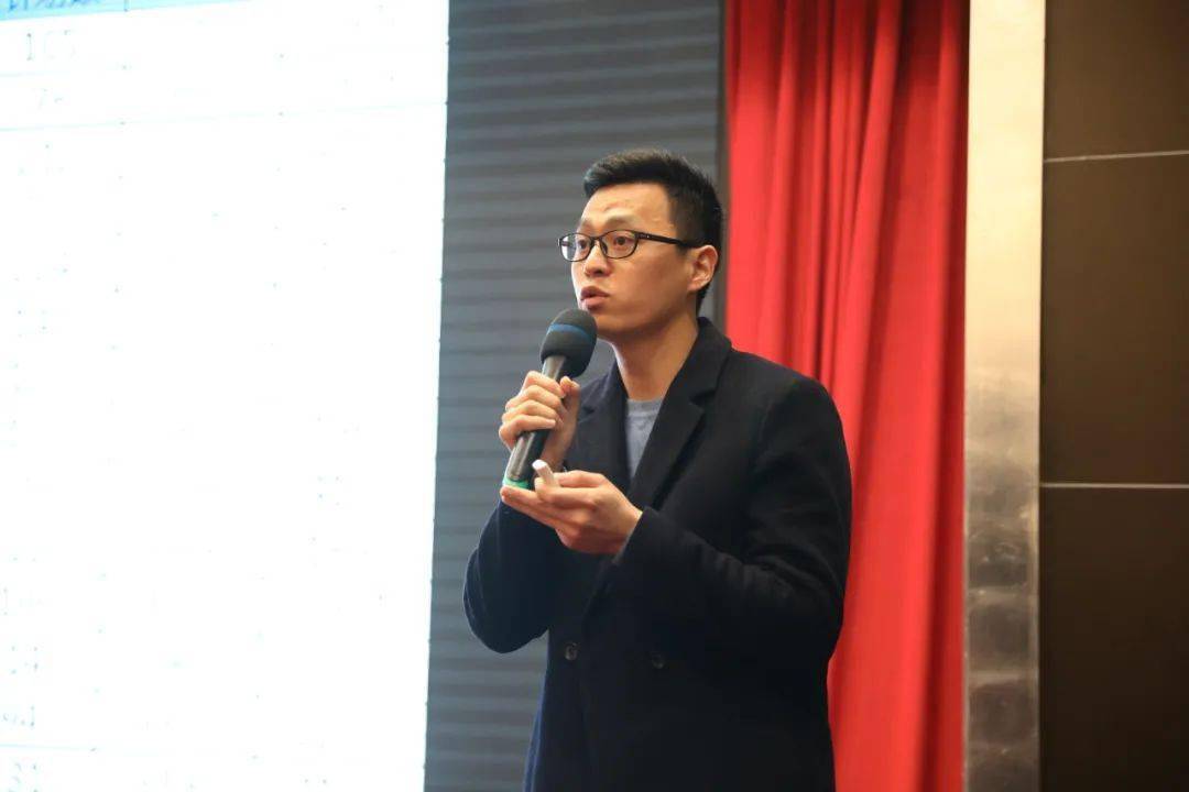 杭四中国际部主任吴新平则认为,选择国际教育,不仅性价比高,还可能