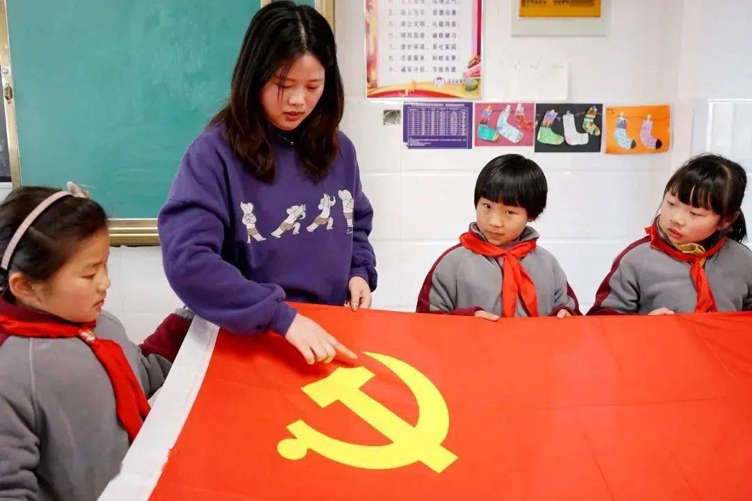 滁英先锋号定远县育才学校少先队开展红领巾学党史教育系列活动