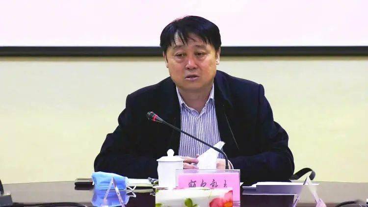 旗委副书记,旗长额尔敦夫,旗委常委,副旗长巴图,副旗长李永海出席会议