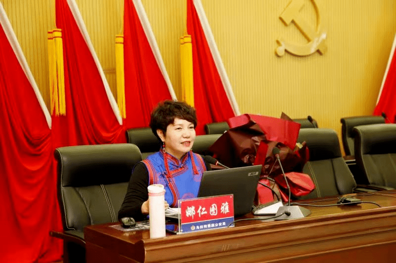 这个全国人大代表是警嫂,听听她到警营怎么说_娜仁图雅