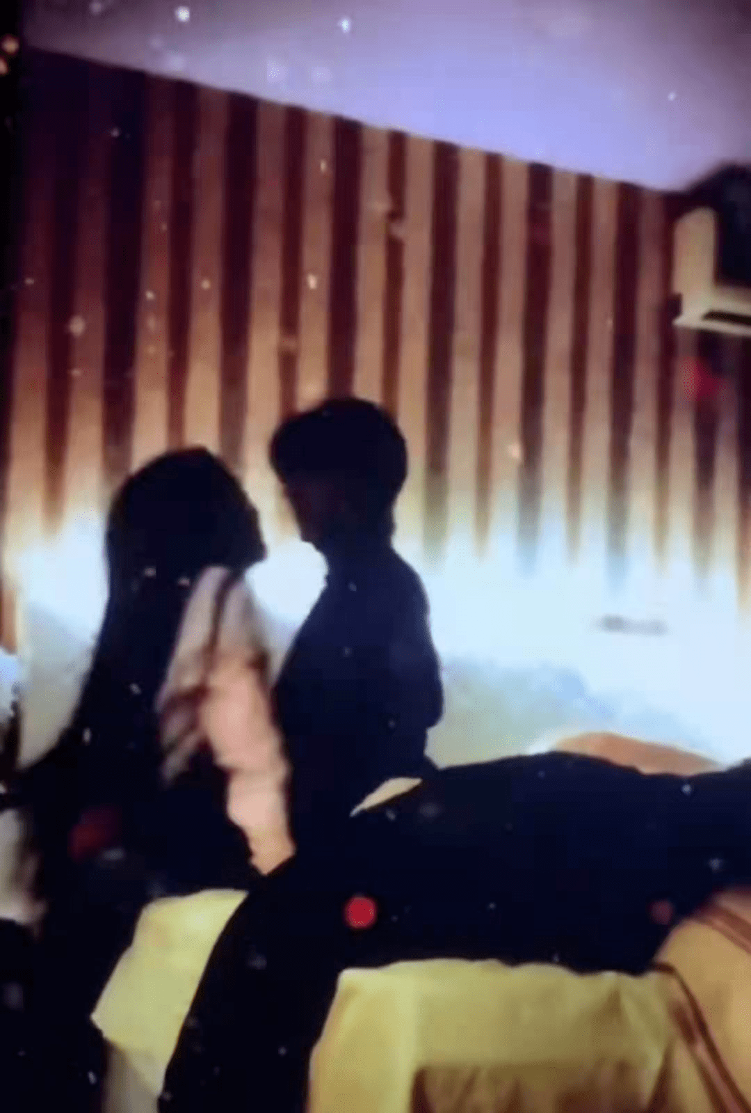 疯了吧三角恋被扒还自曝尺度照