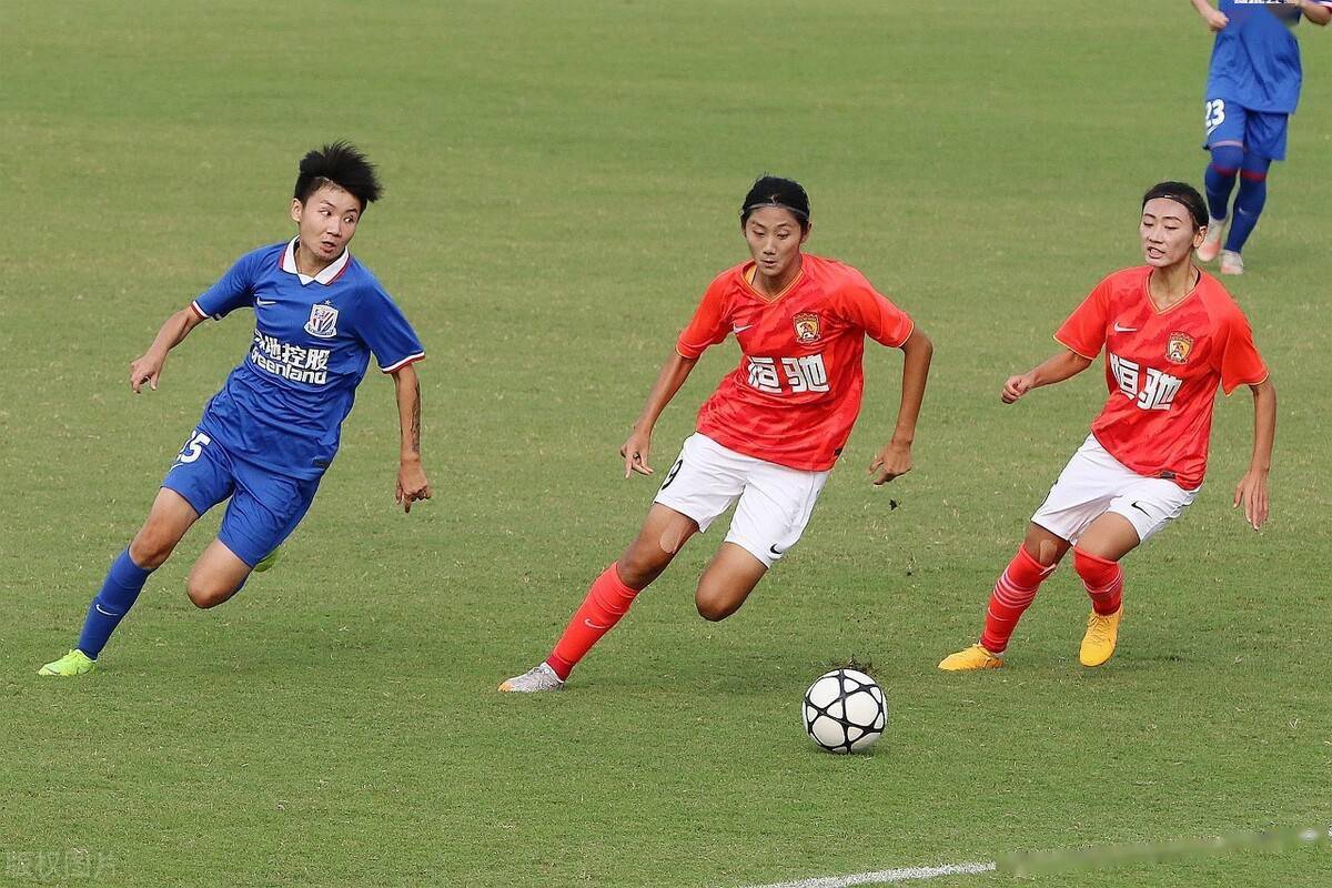 小组垫底广州恒大1比4不敌梅州客家罗怡颖破门闪耀广东德比