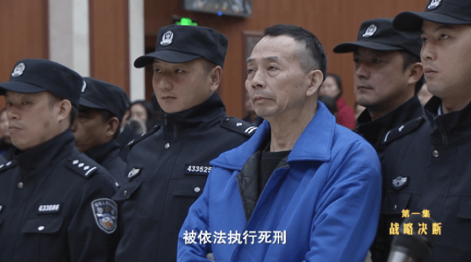 在先后两次收下共计1万元的现金后,杨军利用职务便利,故意隐瞒证据