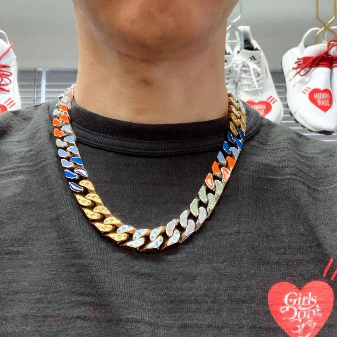 lv的chain links项链自virgil abloh操刀男装设计后,就一直大受欢迎