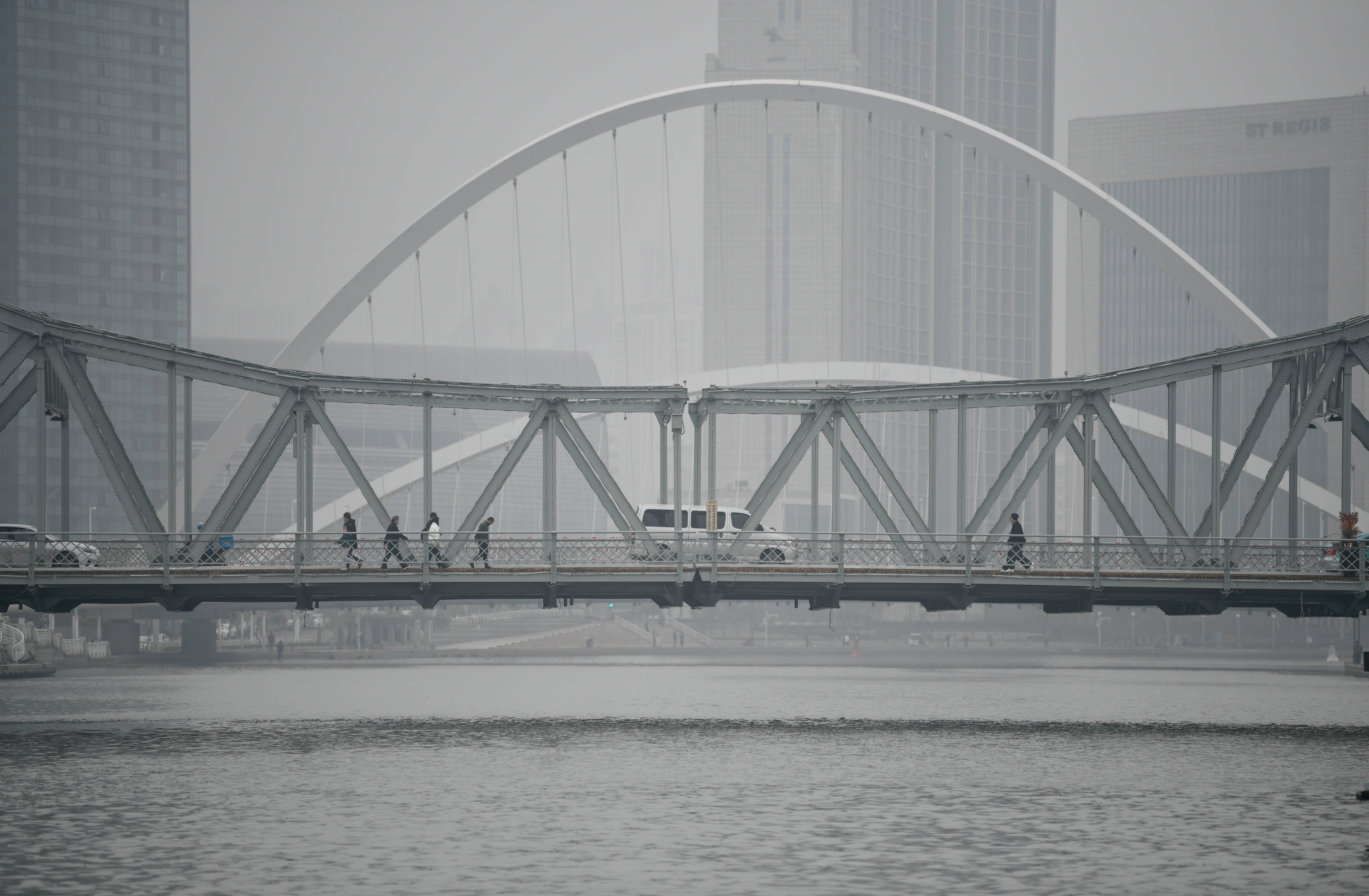 解放广场桥下图片
