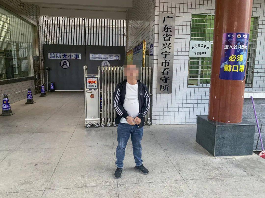 兴宁公园路某店铺店员邬某峰邬某龙蒋某明被抓逃了13年