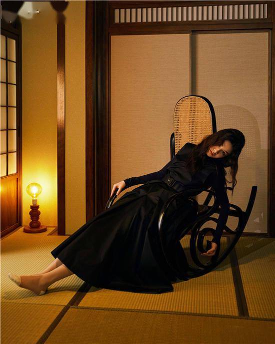 据悉,由春夏所主演的电影即将上映,片中她将出演一位话剧演员贾梅怡