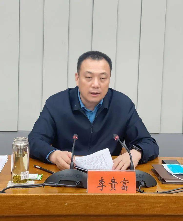 会上,市生态环境局通报了上周空气质量状况,执法检查发现问题情况,并