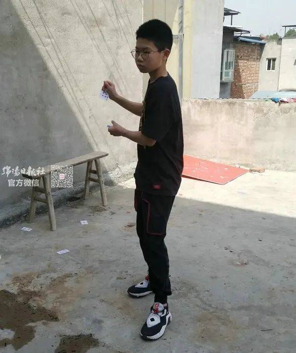 央视在找绵阳这个男孩…_刘富铭