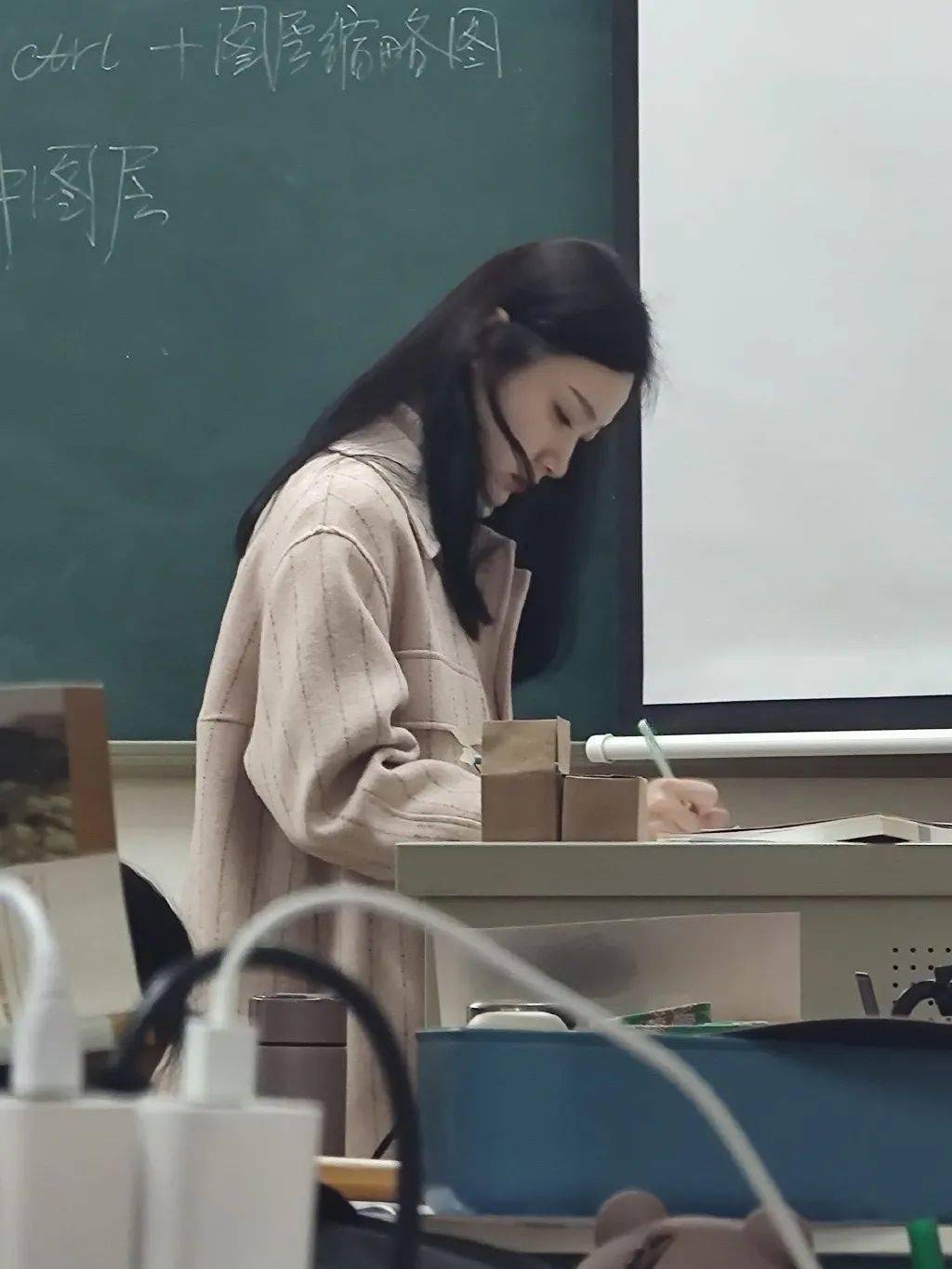 看完这些别人家的老师,分分钟就想重返校园了!