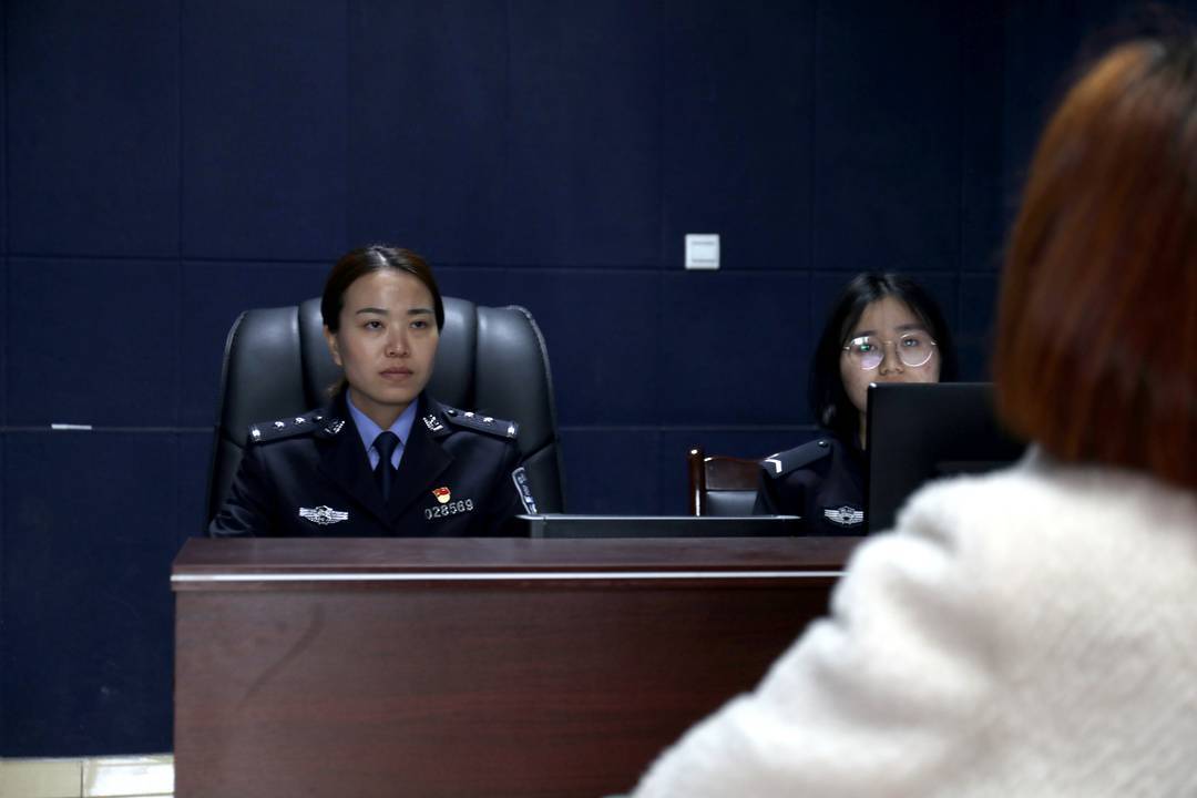 " 3月26日,四川省德阳绵竹市公安局紫岩派出所民警到辖区宣传反诈骗.