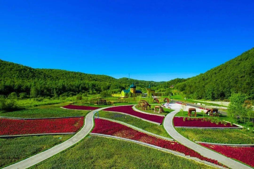 中俄民族风情园瑷珲—腾冲 中国人口地理分界线主题公园畅游黑河 登山