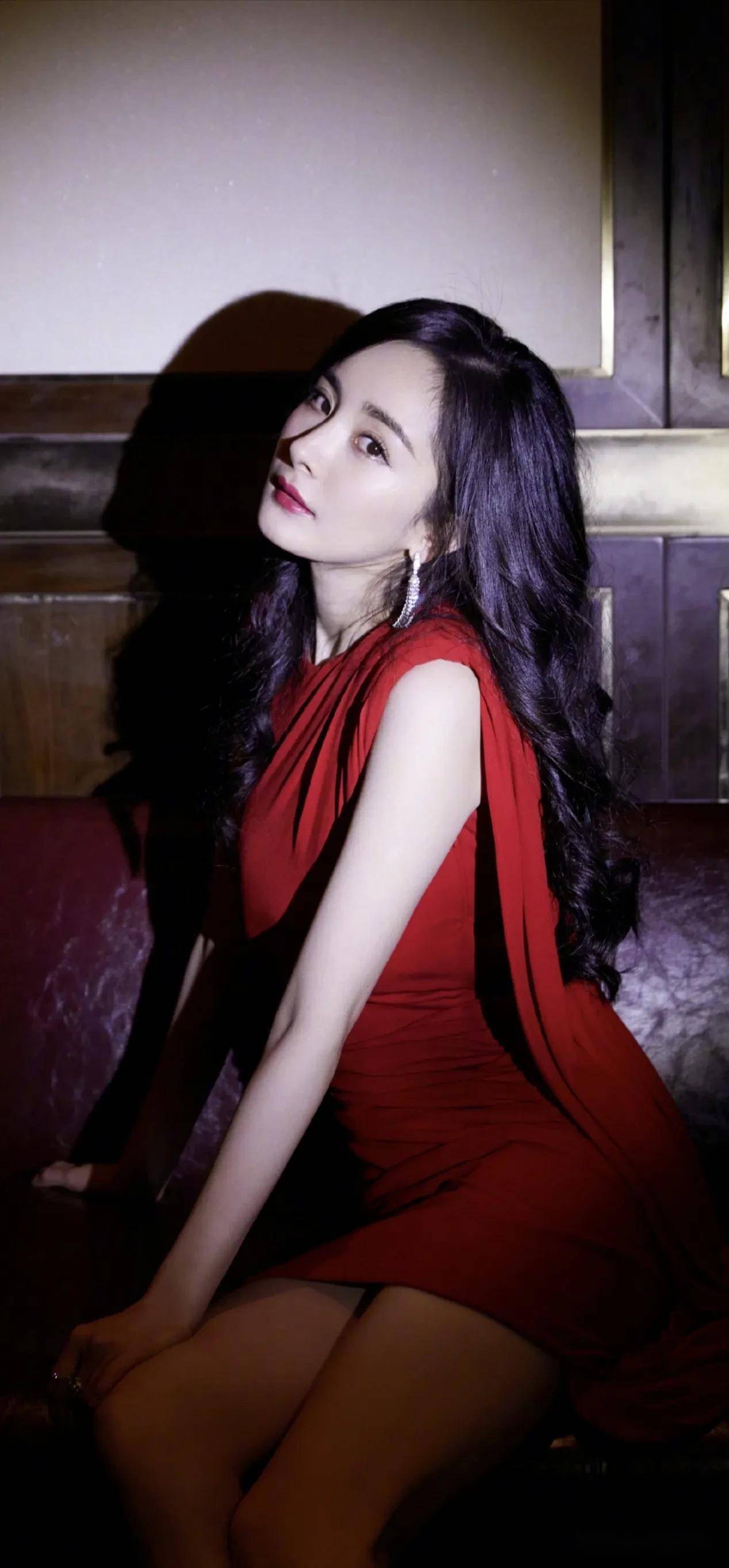 红色烈焰魅惑气质与美艳并存杨幂红色礼服大片超清手机壁纸