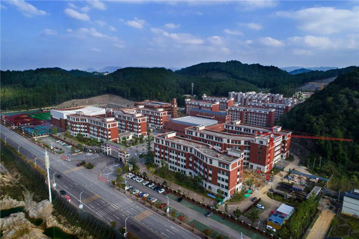 贵州省龙里中学 当代先锋网