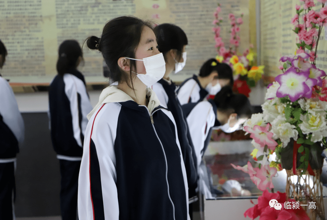 网络中国节清明节临颍一高开展清明节祭扫烈士陵园活动