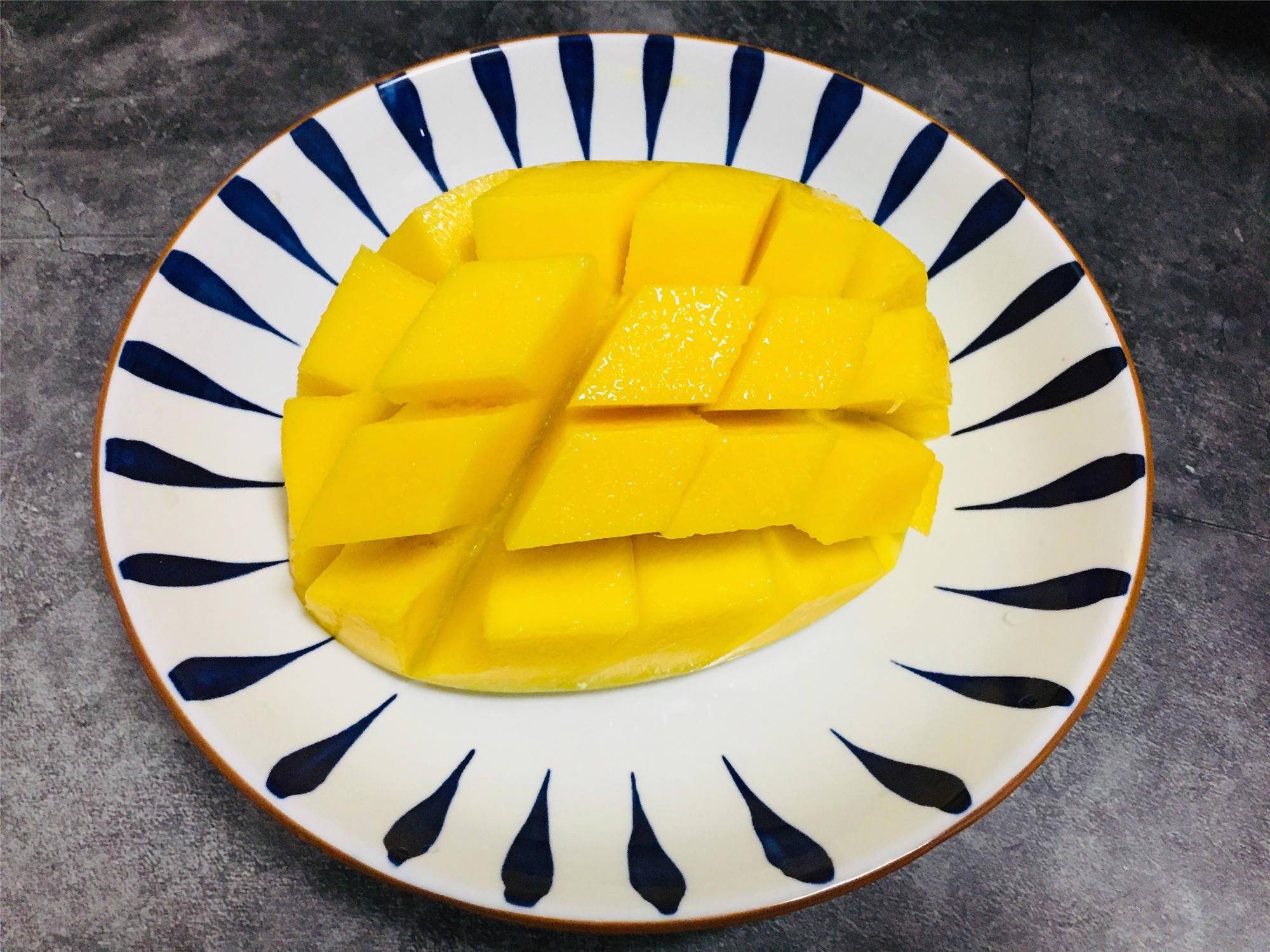 超实用的4种芒果切法简单省事儿不脏手