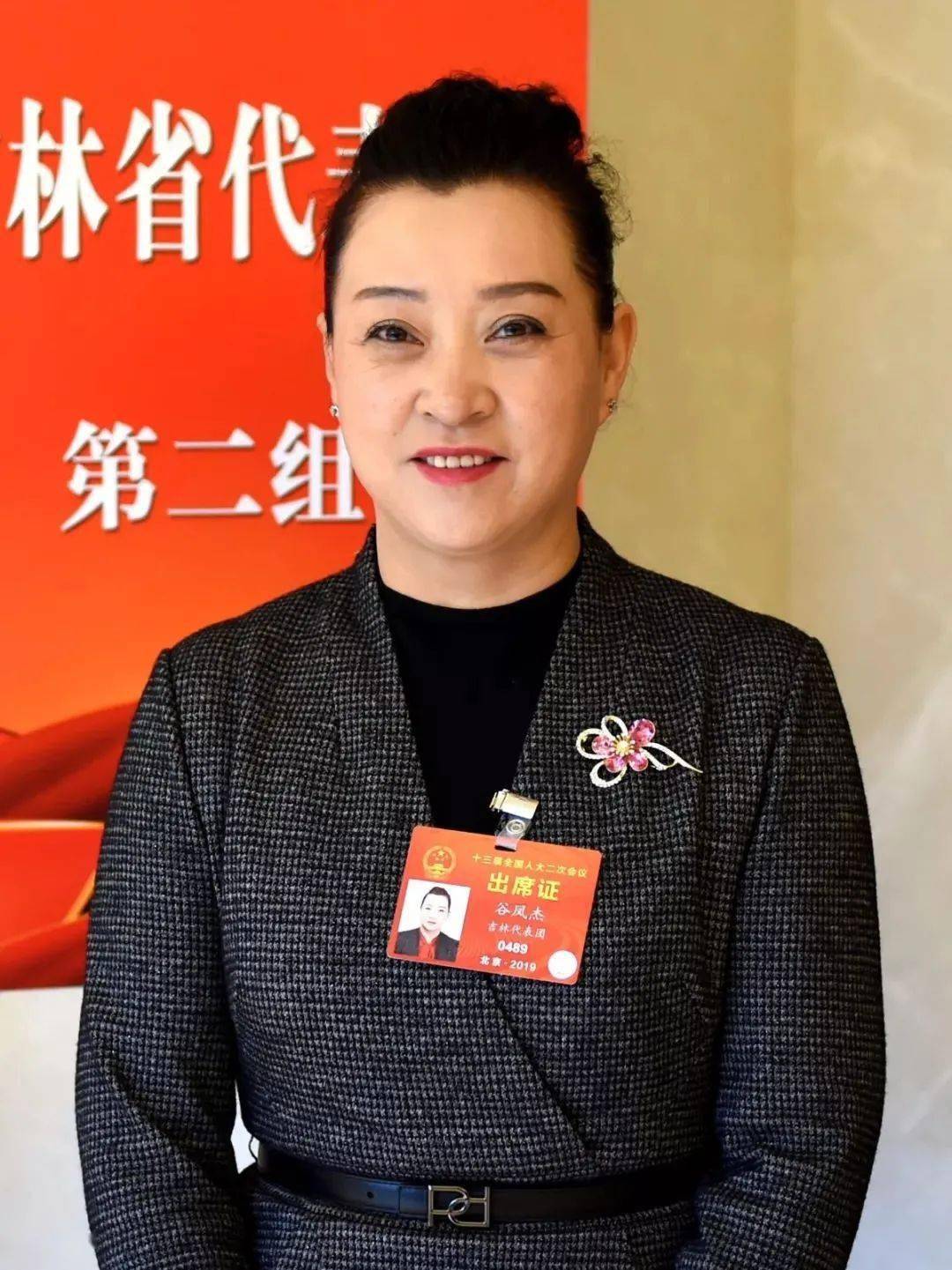 聚焦亚光湖畔的铿锵玫瑰谷凤杰