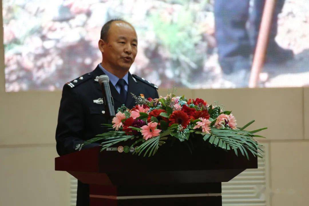 警心向党铸忠诚榜样励警勇担当包头市公安局举办先进典型事迹报告会