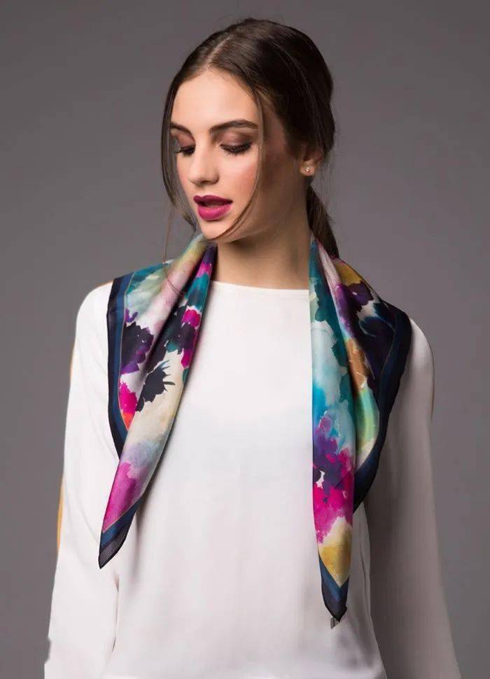 选好印花丝巾踏春照这样拍刷爆朋友圈