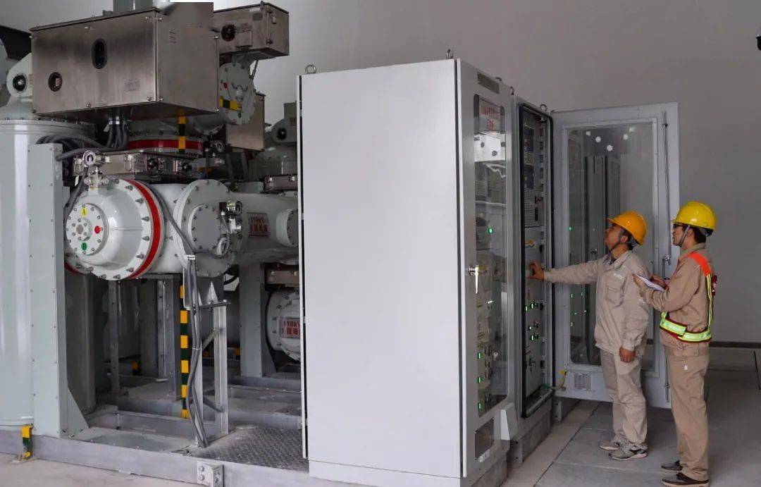 广安市首个全户内智能变电站全面投入运行