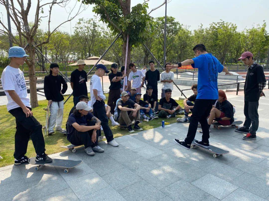 滑板教练员应有的授课技巧和方式,学员们也一一上台展示自己的教学