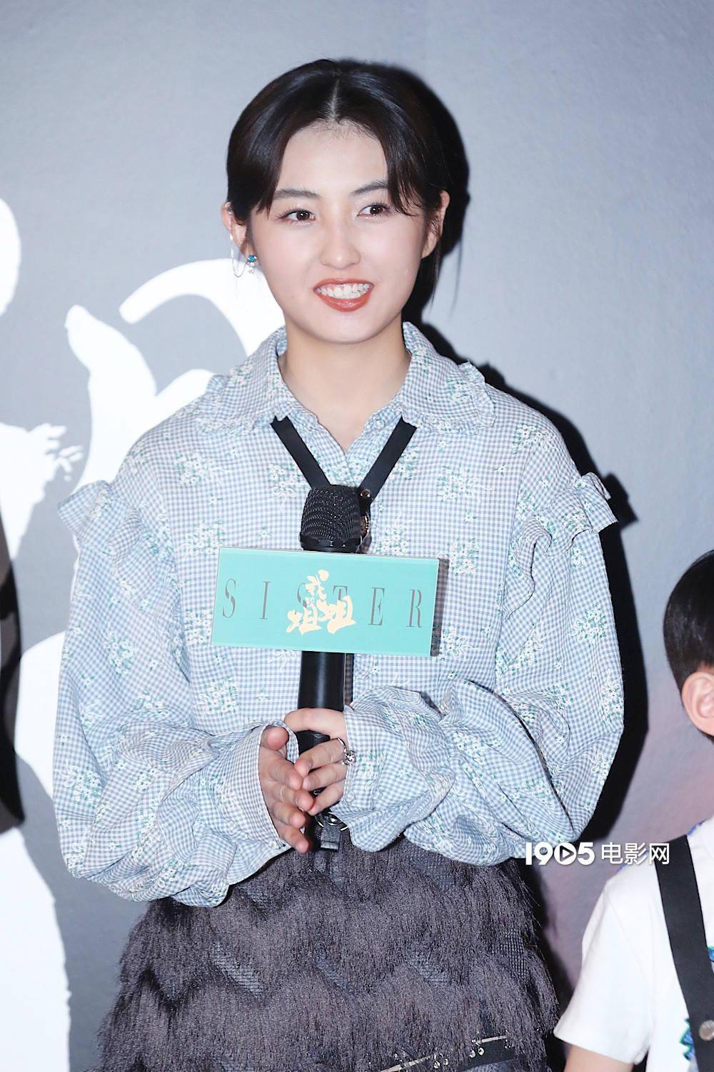 《我的姐姐》是导演殷若昕与张子枫的第二次合作,讲述了失去父母的