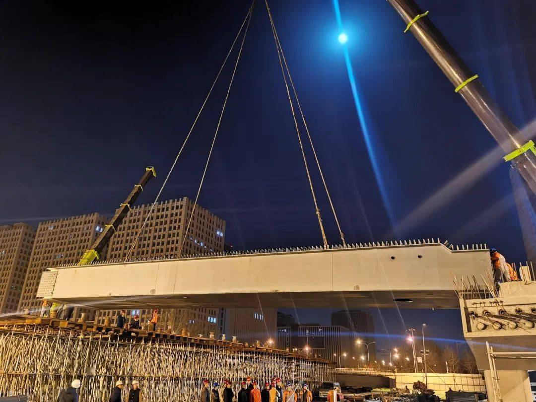 万寿路南延最新进展来了丰台跨线桥立交工程完成钢梁吊装即将桥面铺装