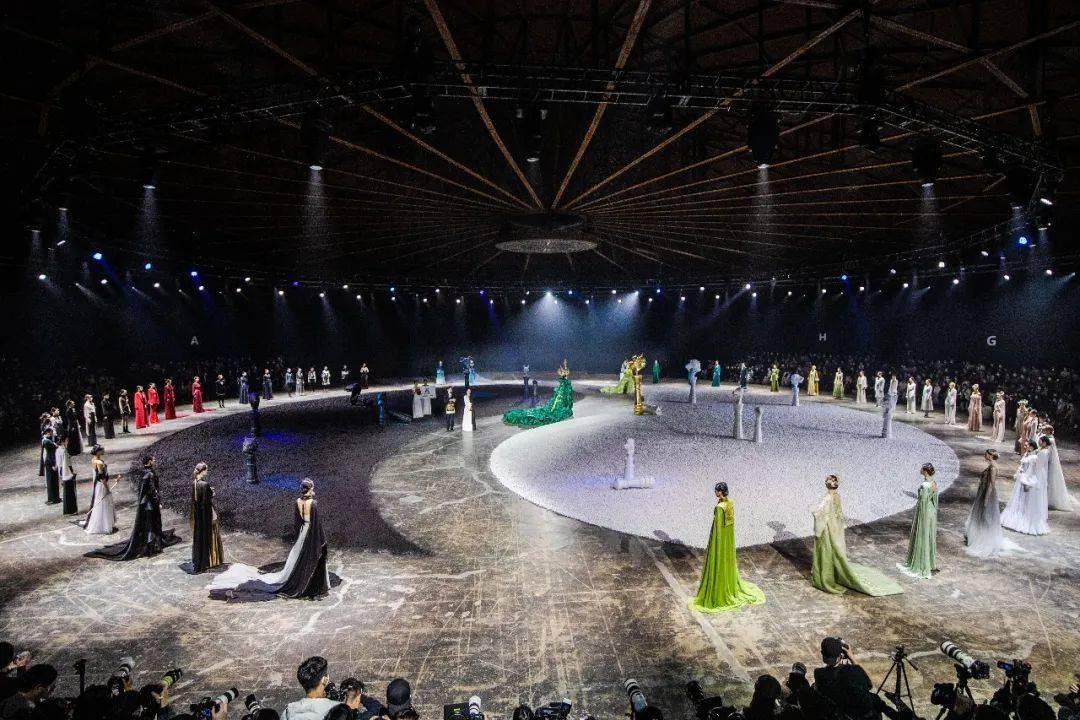 被吐槽不中不洋继春晚舞台翻车事件后盖娅传说再次演绎中国风这次你看