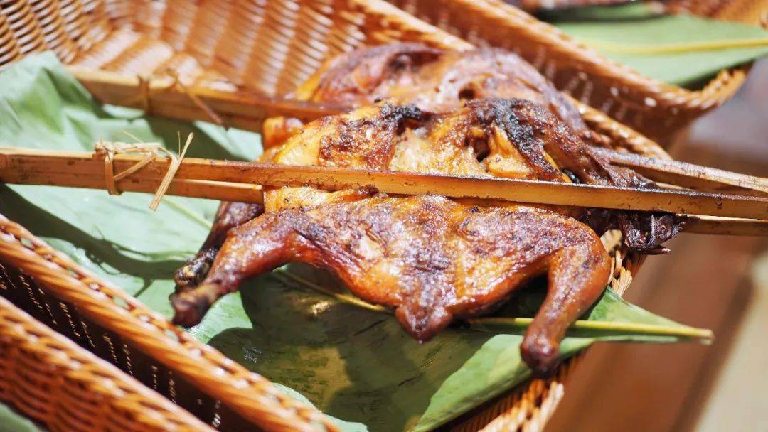 香茅草烤鸡傣味烧烤要说这里最用心做菜的店,这家傣乡小吃必然榜上有