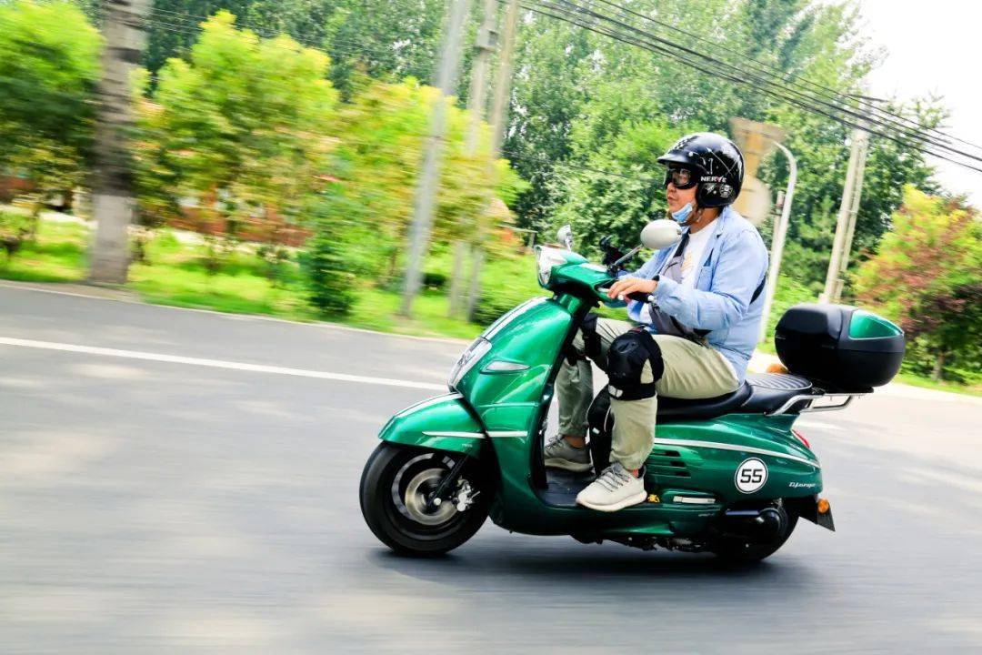 姜戈摩托车绿色图片