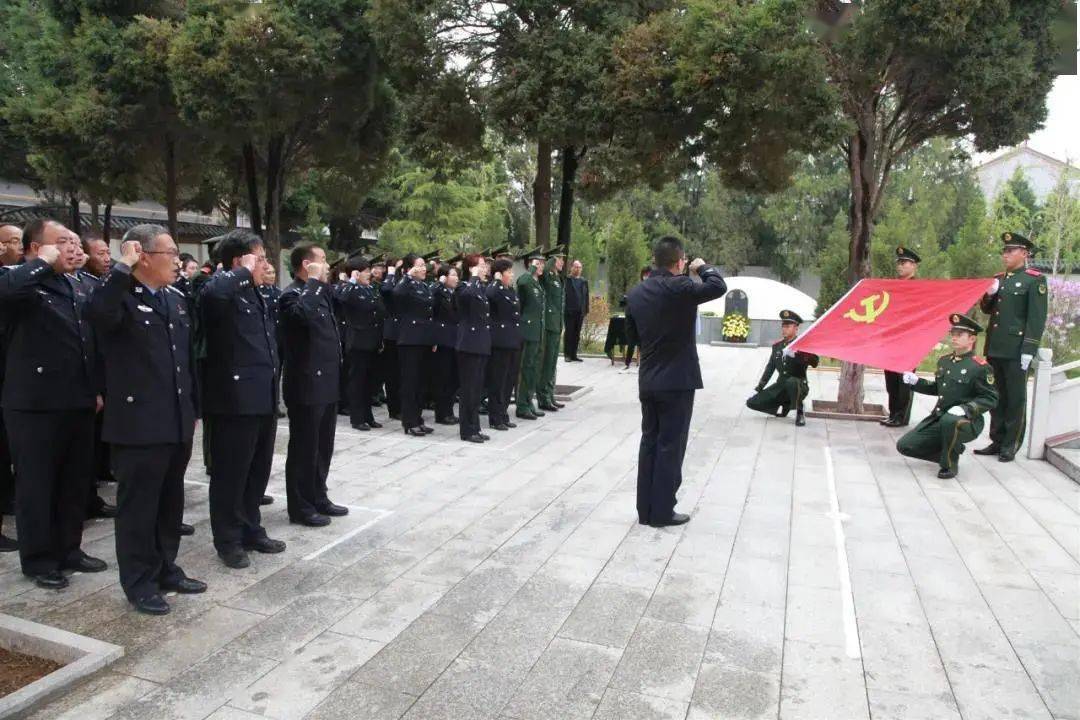 67曲沃监狱开展祭英烈 铸警魂清明节祭扫活动