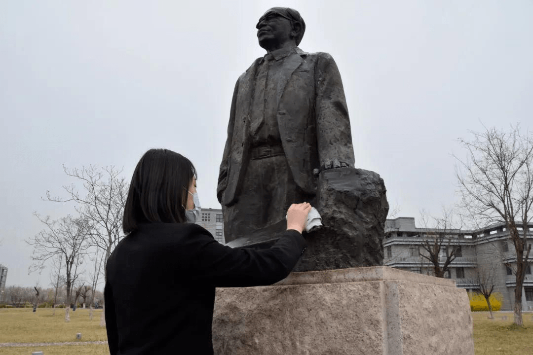 团讯|清明追思·继往开来——校学生会代表师大学子缅怀致敬李继之老