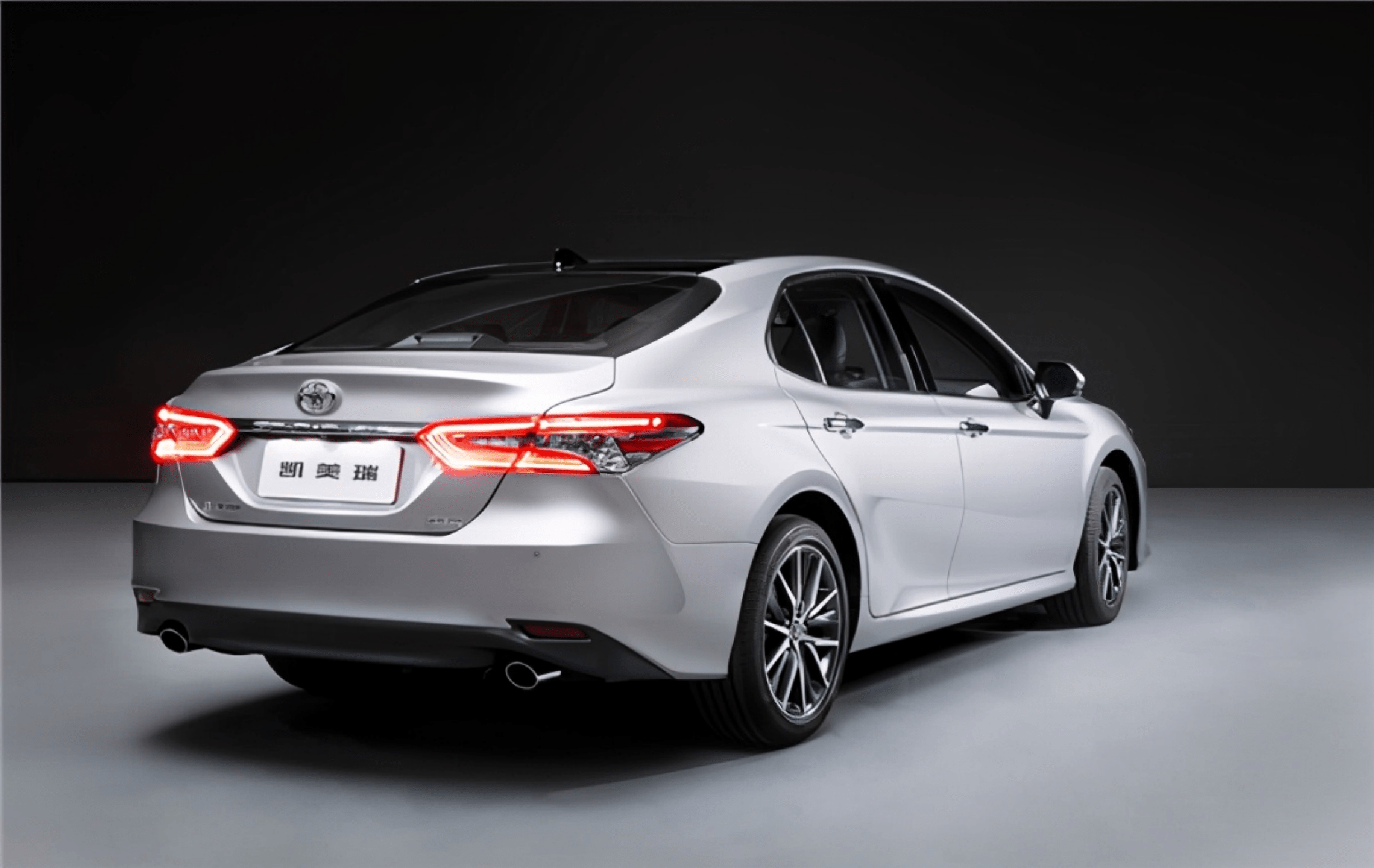 上海车展该看谁?第十代雅阁对比2021款凯美瑞,老对手竞争升级