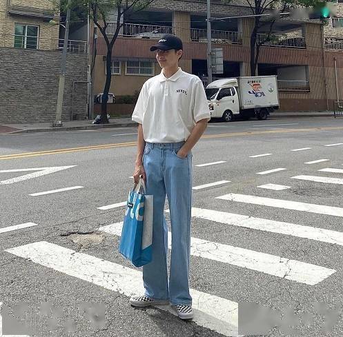 夏天穿搭男生干净学生 7b0748f2cdcd4c7a99ff0f8ee3895a52.jpeg