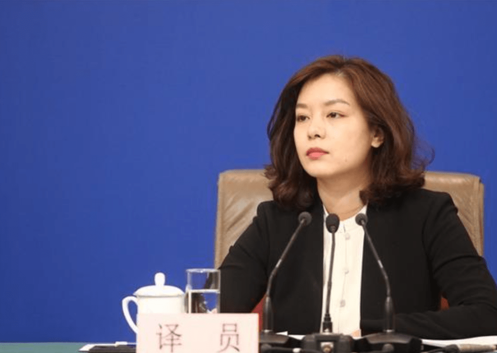 M6 米乐一夜成大国顶流！张京14分钟翻译震住全世界深挖父母身份果然不简单……(图1)